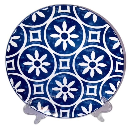 MAINSTAYS Dinner Plate White Flowers on Blue Background 11 inch Diameter - Picture 1 of 7